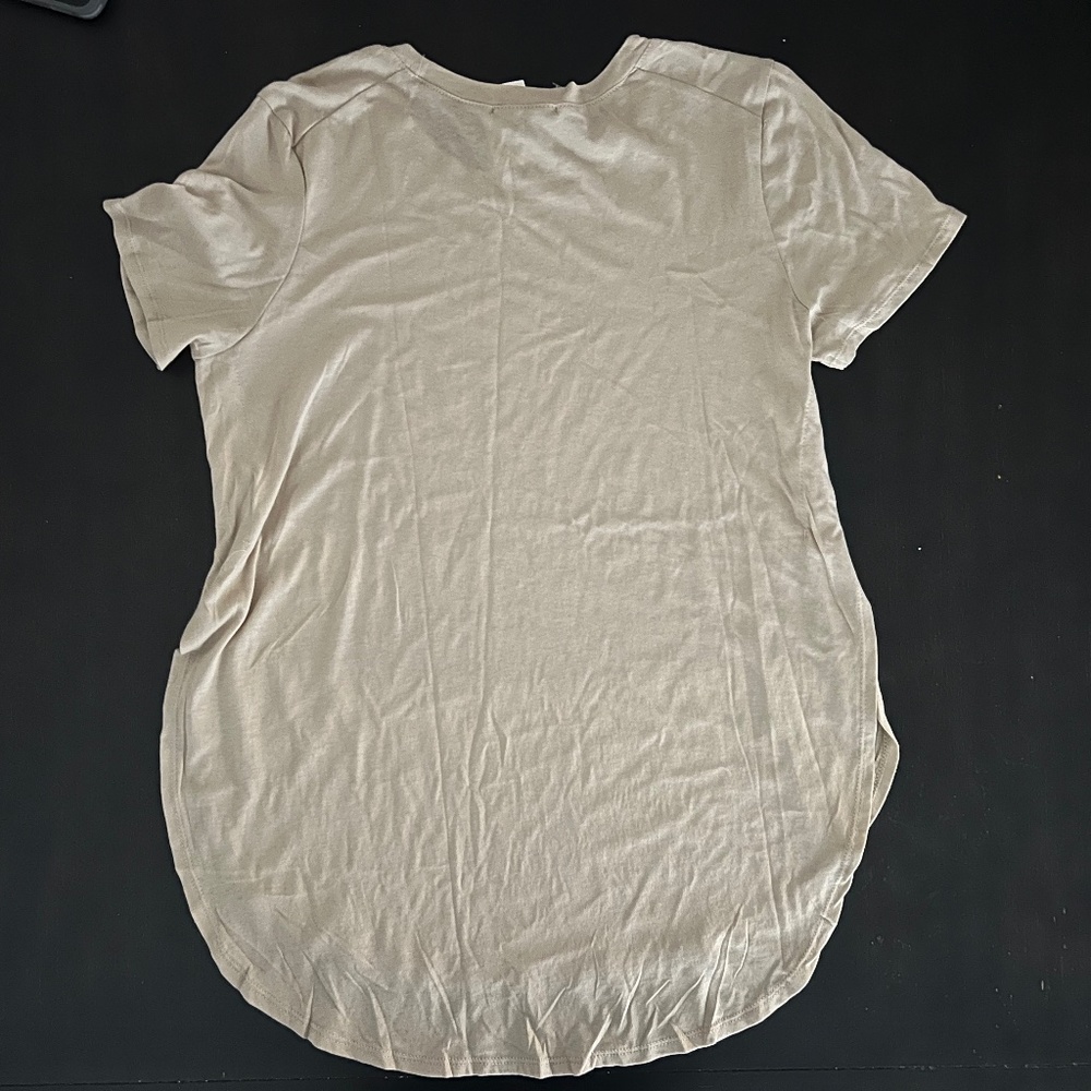 🤍Basic tee🤍 - Picture 2 of 2